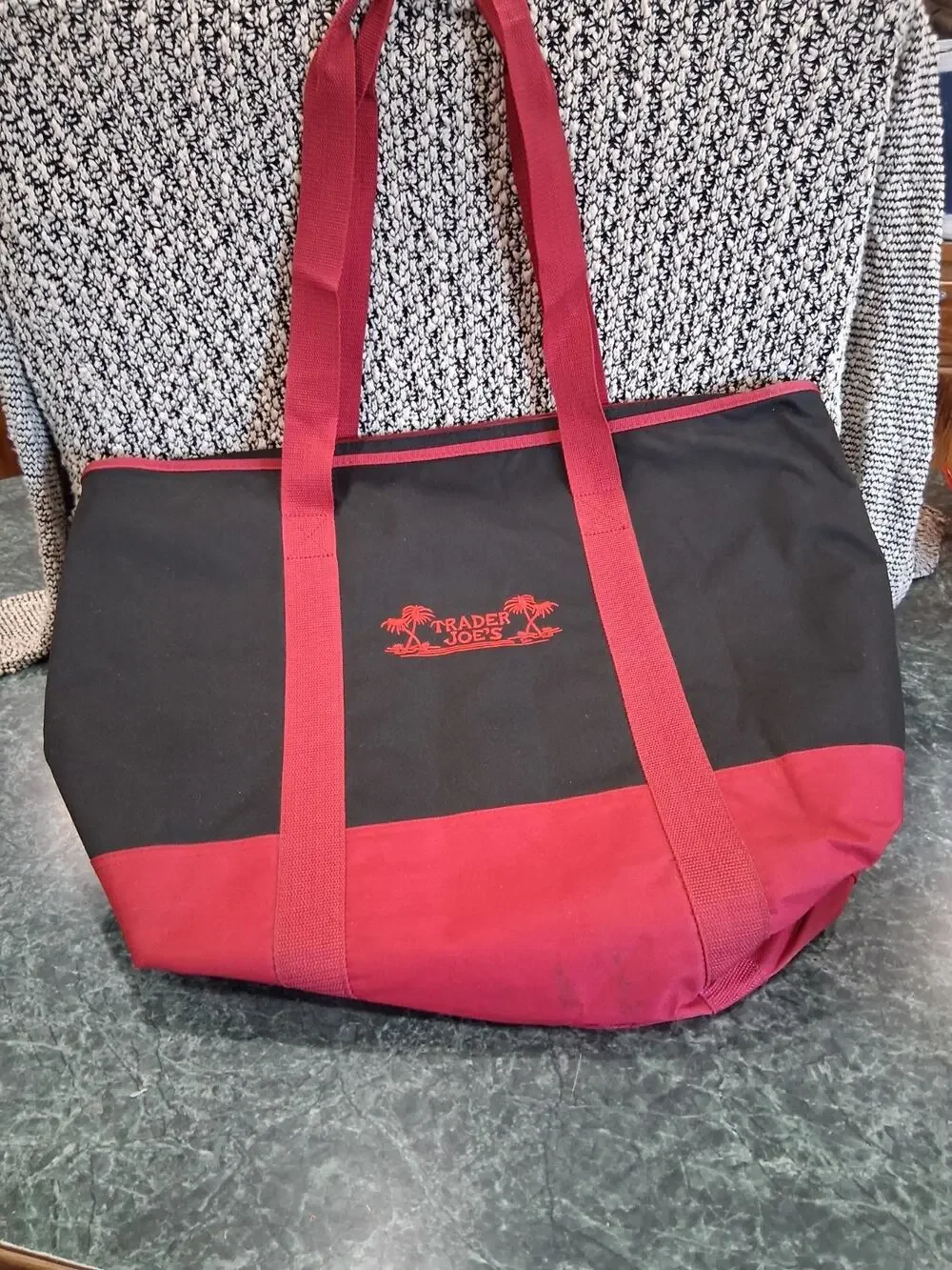 Trader Joe’s XL Insulated Tote Bag Black Red Reusable Grocery Cooler Beach Trip